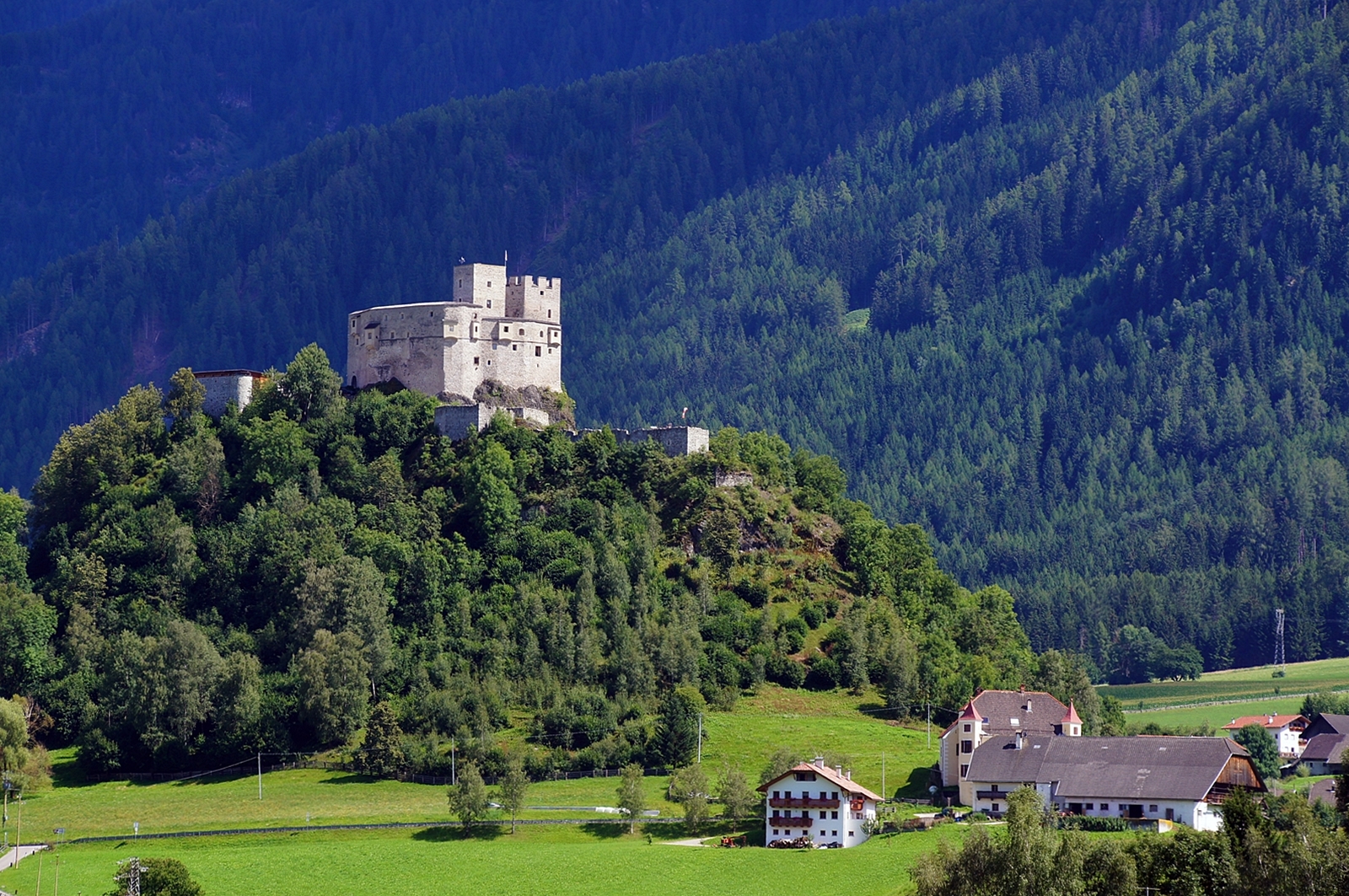 Die Michelsburg bei St. Lorenzen im Pustertal