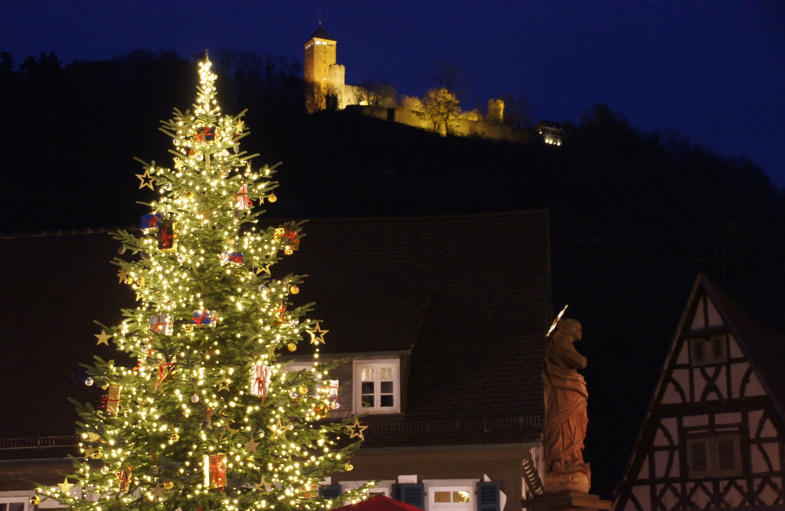 Weihnachtsbaum Marktplatz Heppenheim