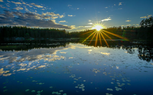 Schweden Sonnenuntergang Wasserspiegelung